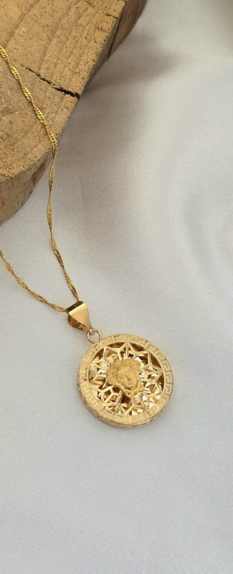 مدال لوکس ورساچ